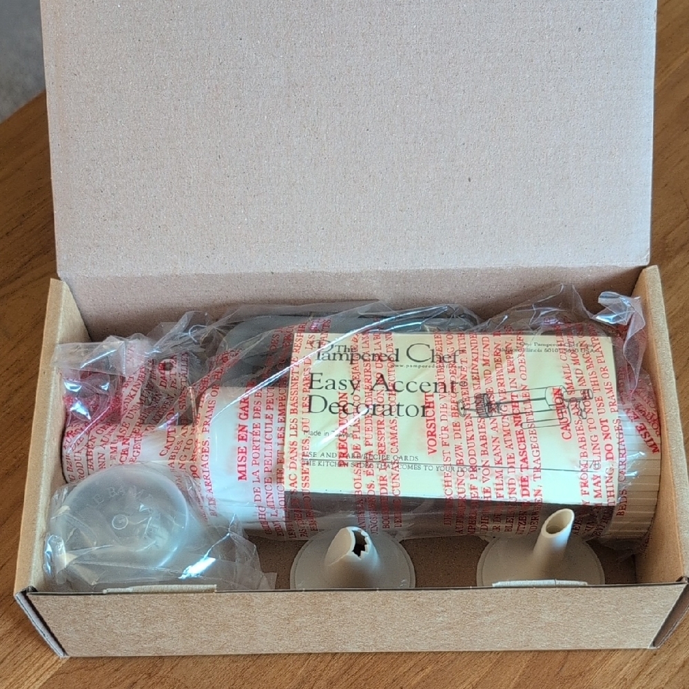 Pampered Chef Decorating Tool New in Beige Box - Picture 2 of 4